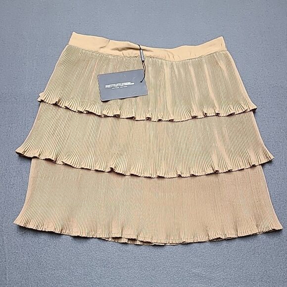 Pretty Little Thing Womens 3 Teir Skirt Sz 8 Beige Ruffle Coquette Fariy Romcom - Picture 1 of 13